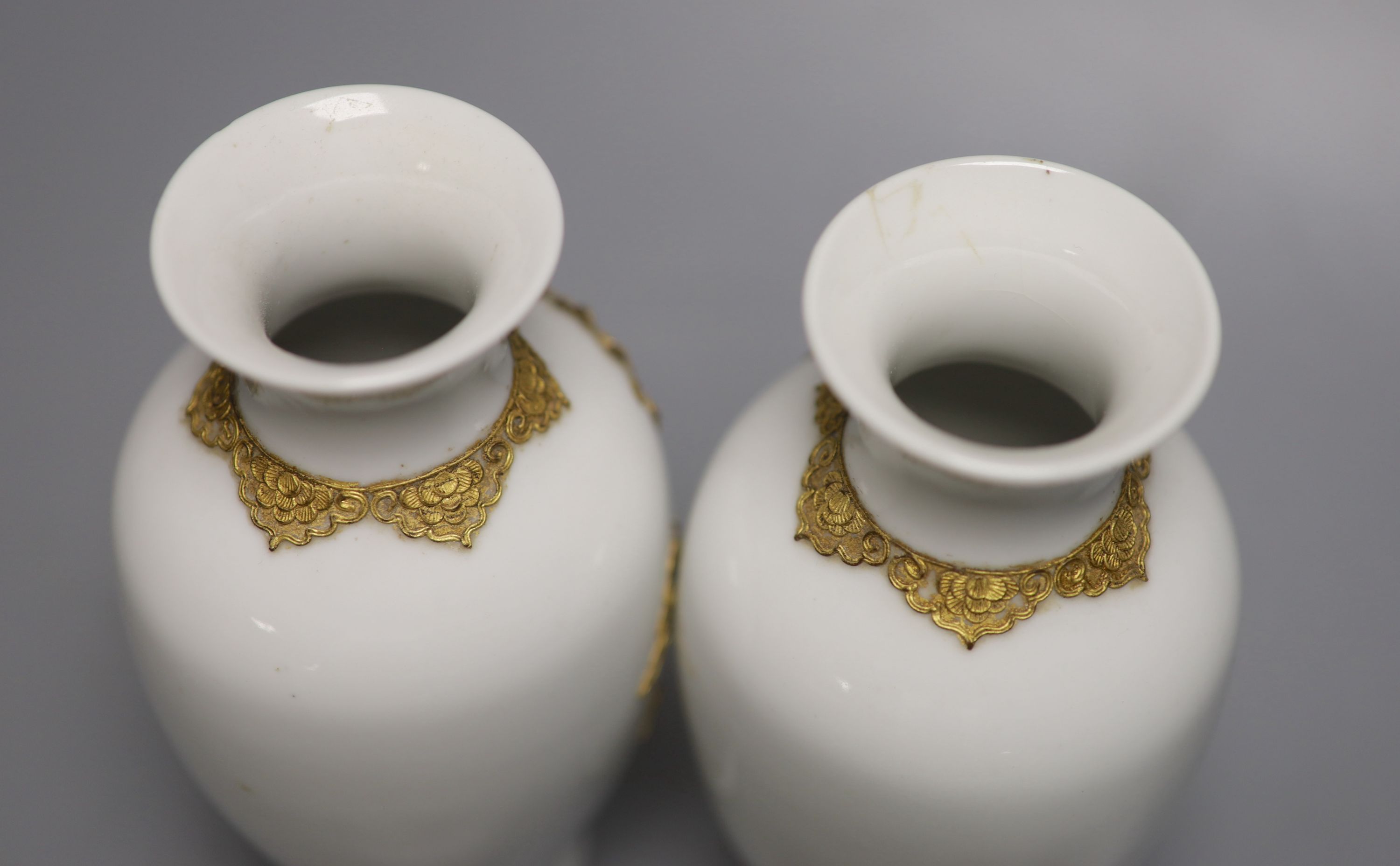 A pair of Chinese blanc de chine vases encrusted with gilt dragons, height 18cm